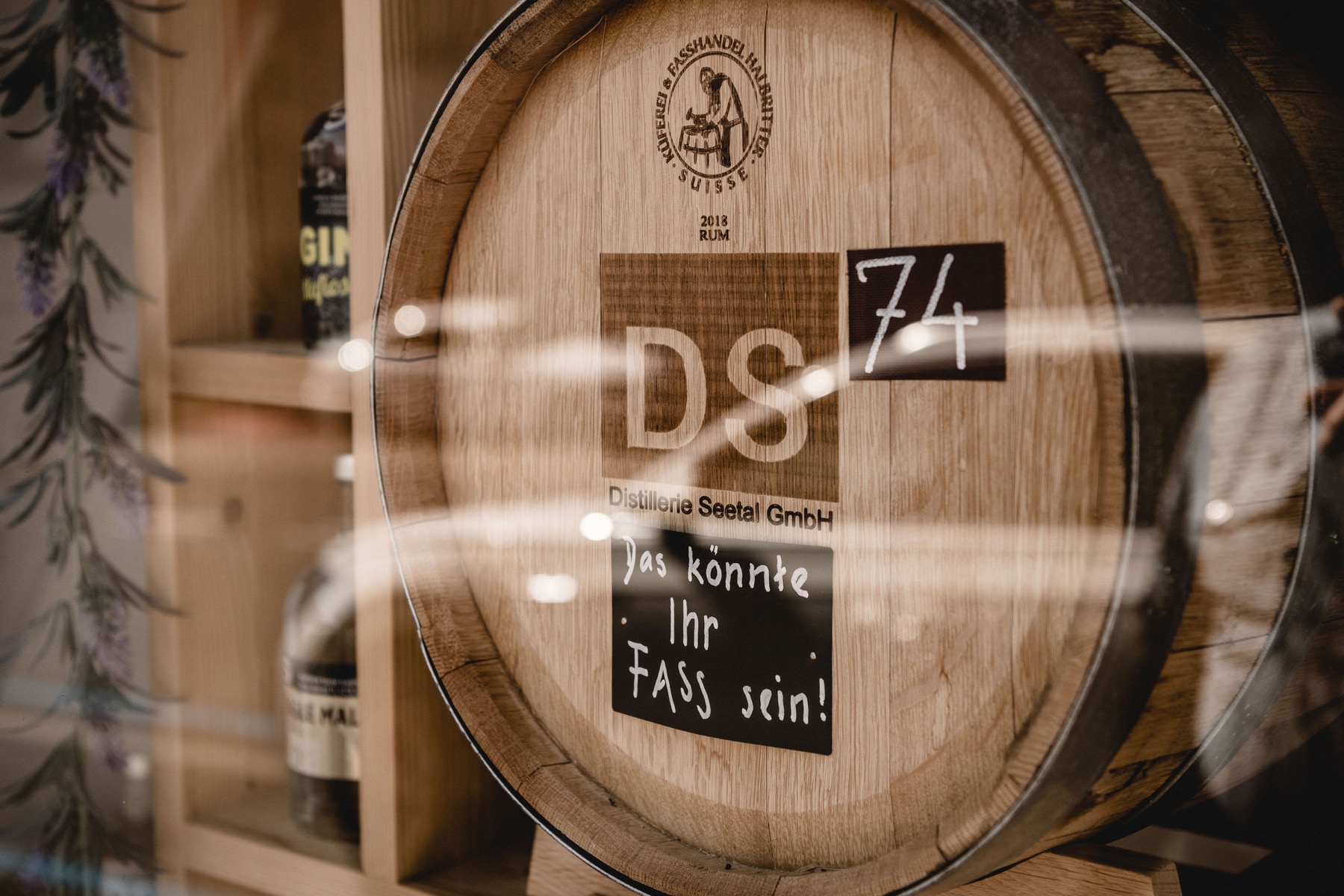 Fass im Keller der Distillerie Seetal