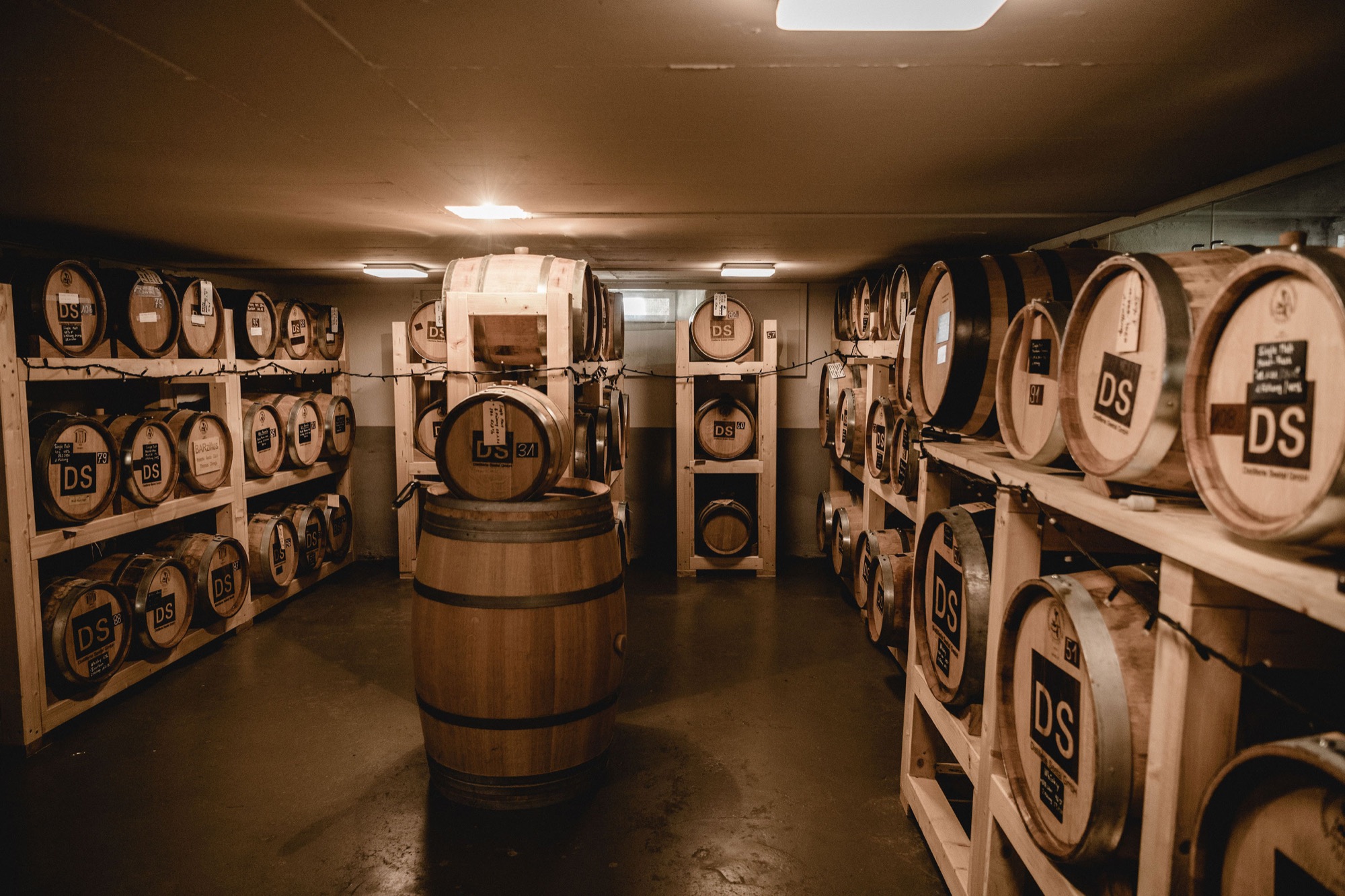 Der Fasskeller der Distillerie Seetal